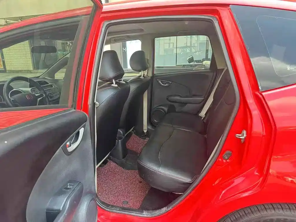 Honda Fit — миниатюра 6