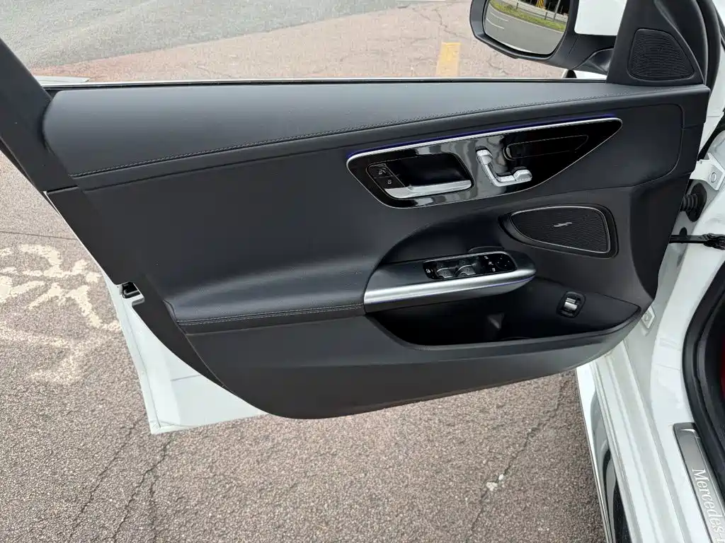 Mercedes-Benz C-Class — миниатюра 6