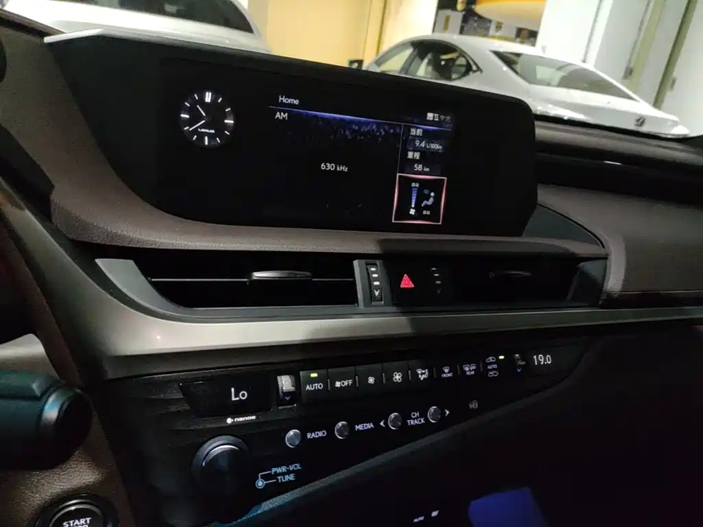 Lexus ES — миниатюра 13