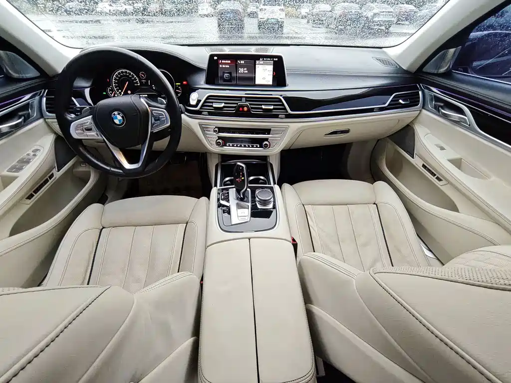 BMW 7 Series — миниатюра 7