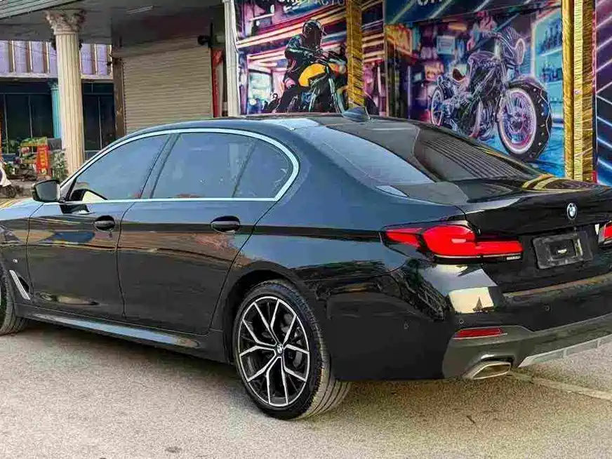 BMW 5 Series — миниатюра 6