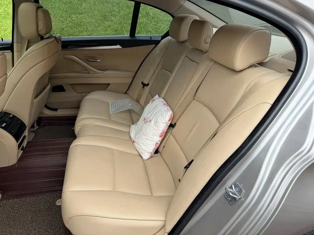 BMW 5 Series — миниатюра 12