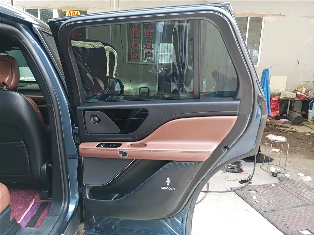 Lincoln Aviator (Import) — миниатюра 16