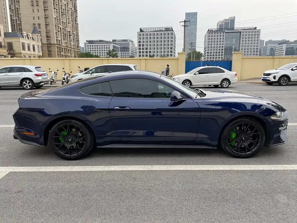 Ford Mustang — миниатюра 8