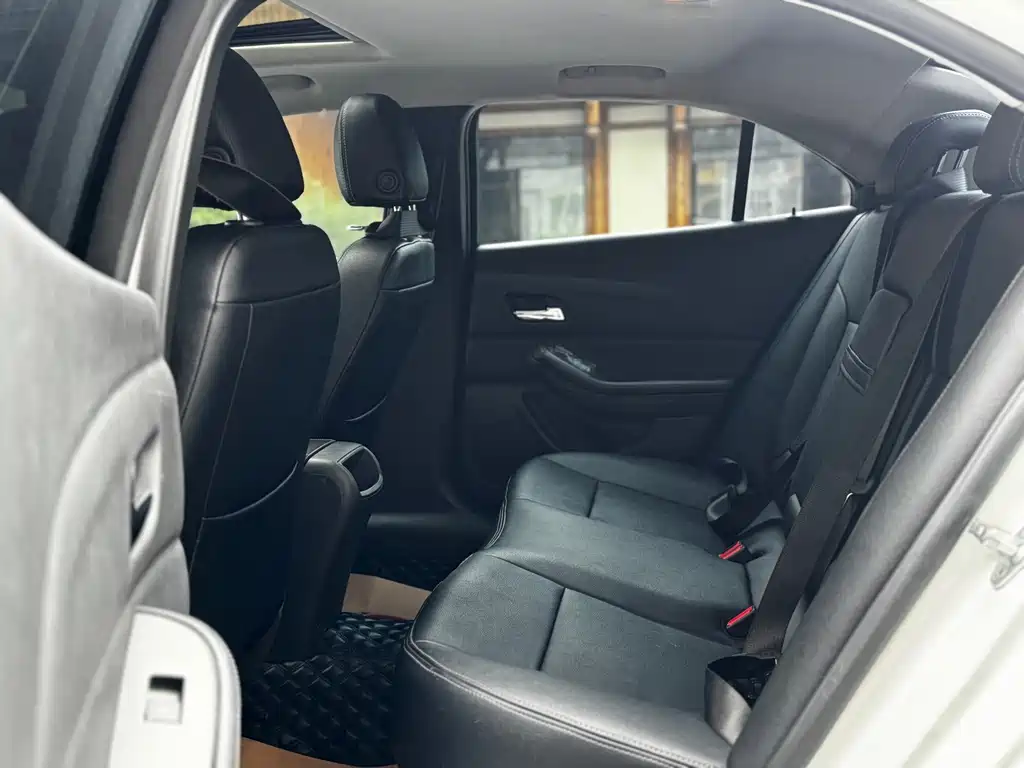 Chevrolet Malibu — миниатюра 12