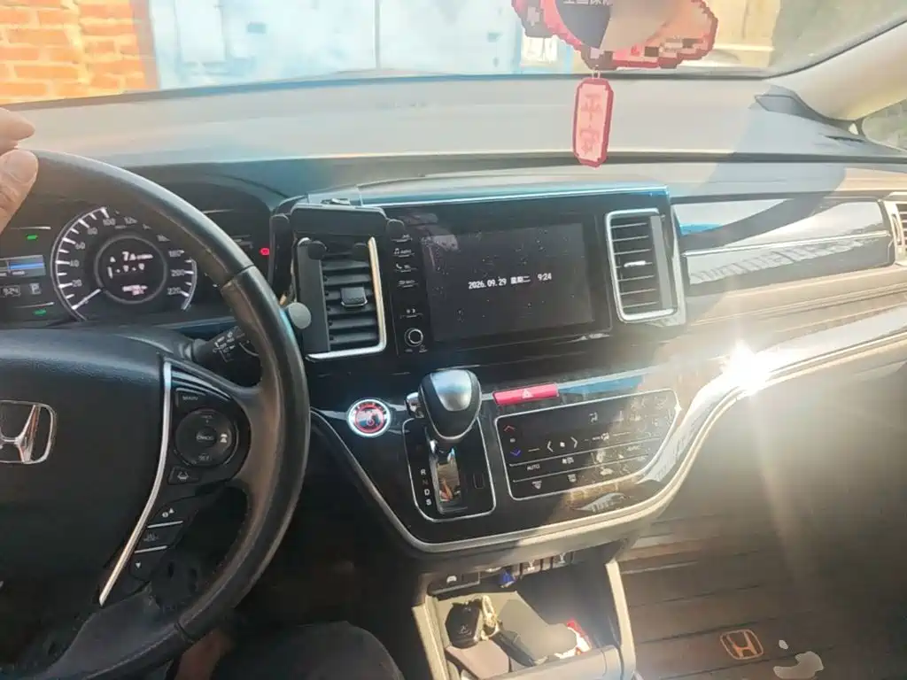 Honda Elysion — миниатюра 10