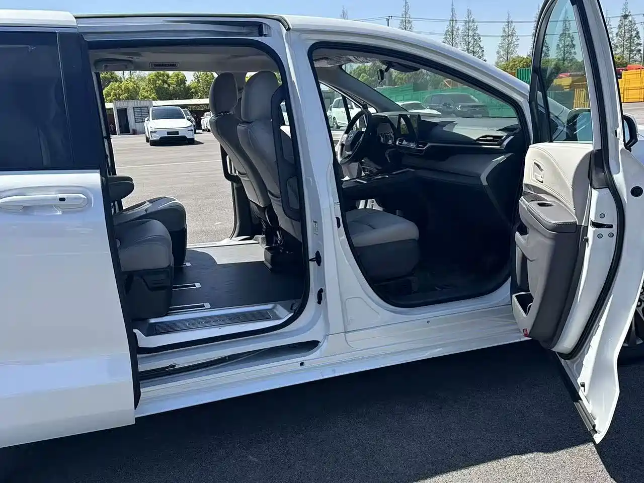 Toyota Sienna 2026 Белый из Китая, фото 4