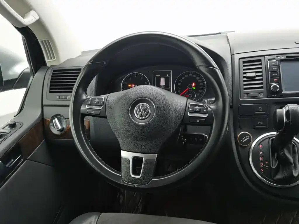 Volkswagen Multivan — миниатюра 11