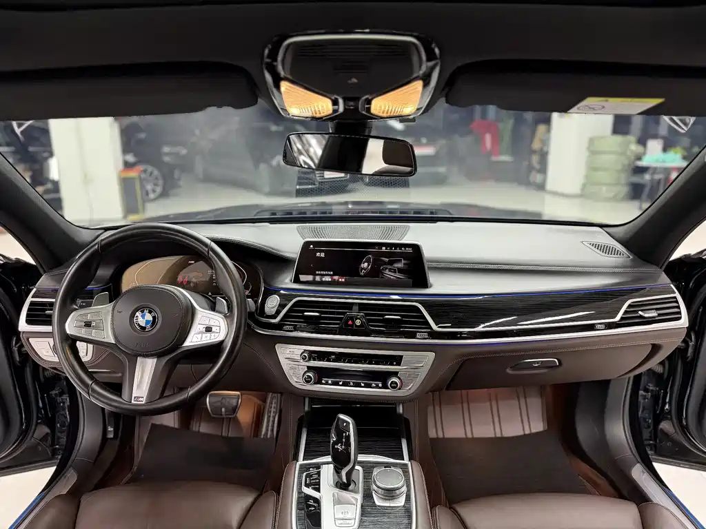 BMW 7 Series — миниатюра 7