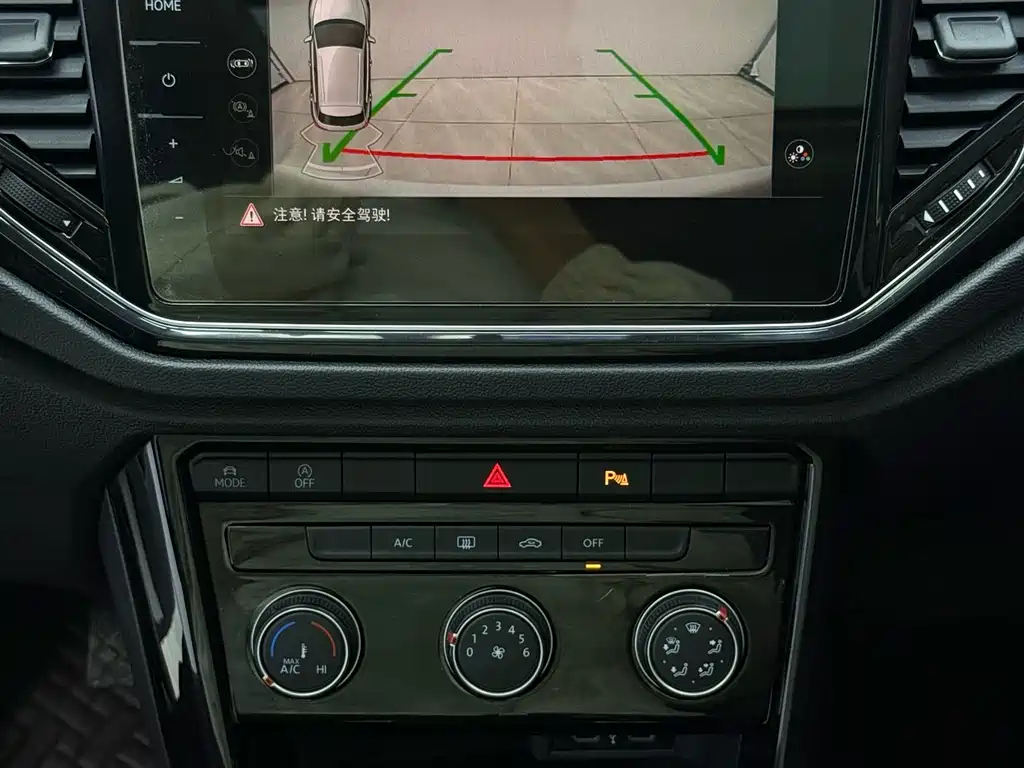 Volkswagen T-Roc — миниатюра 16