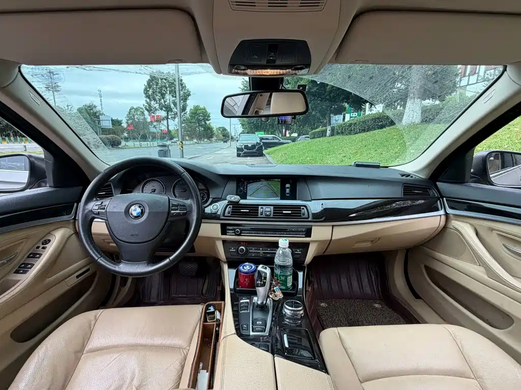 BMW 5 Series — миниатюра 13