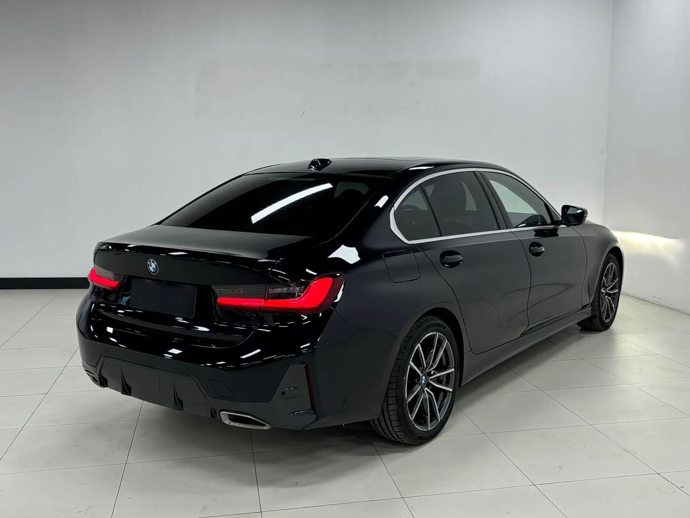 BMW 3 Series 2.0 л 2023 г. Чёрный, пробег 35000 км