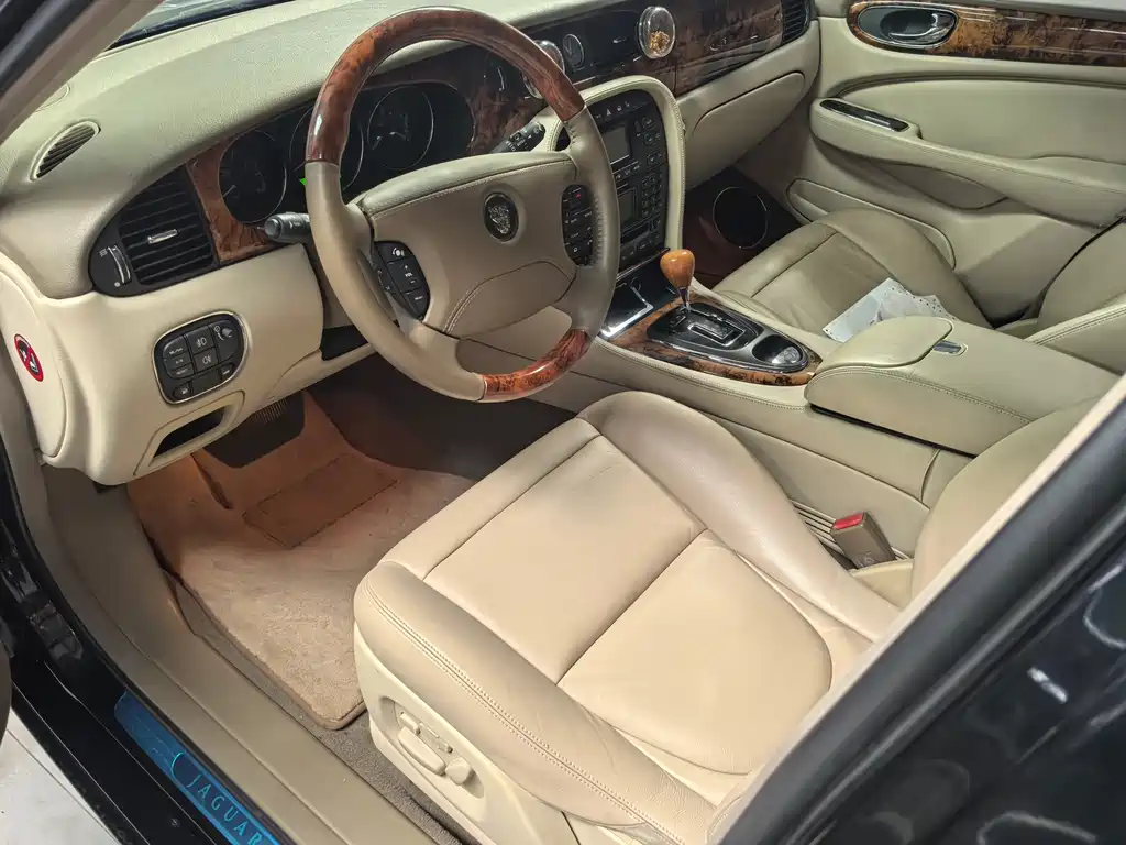 Jaguar XJ — миниатюра 6
