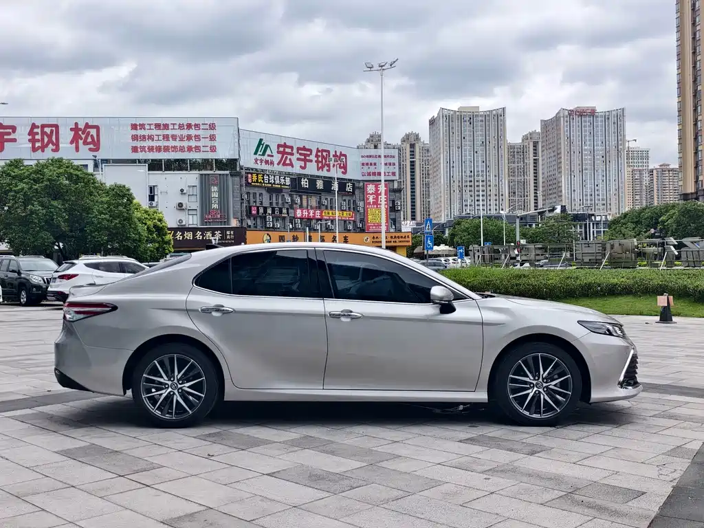 Toyota Camry — миниатюра 5