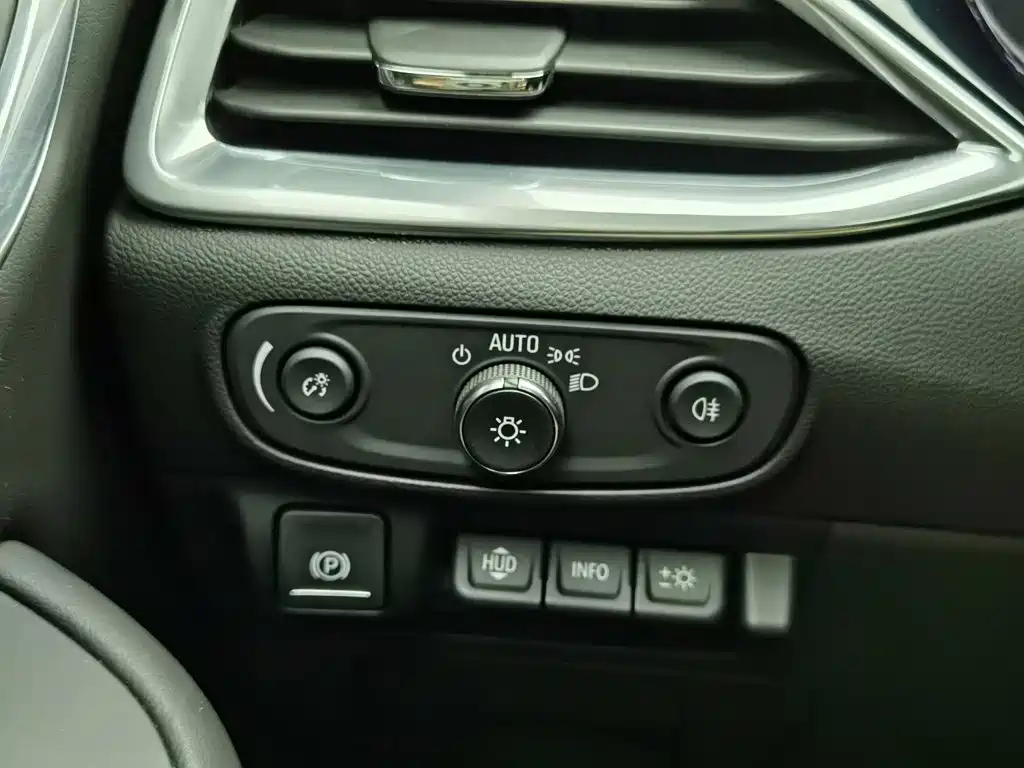 Buick Enclave — миниатюра 21