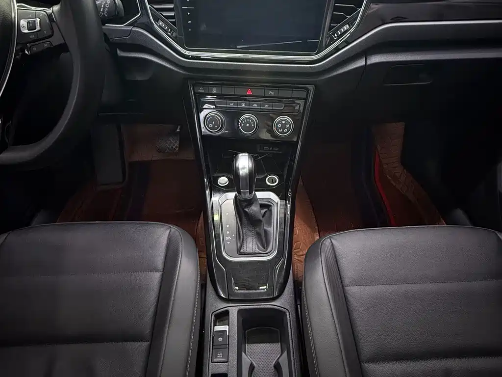 Volkswagen T-Roc — миниатюра 10