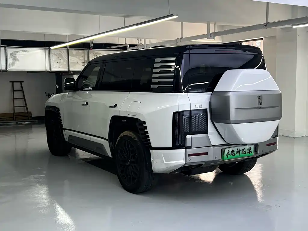 Yangwang Yangwang U8 — миниатюра 8
