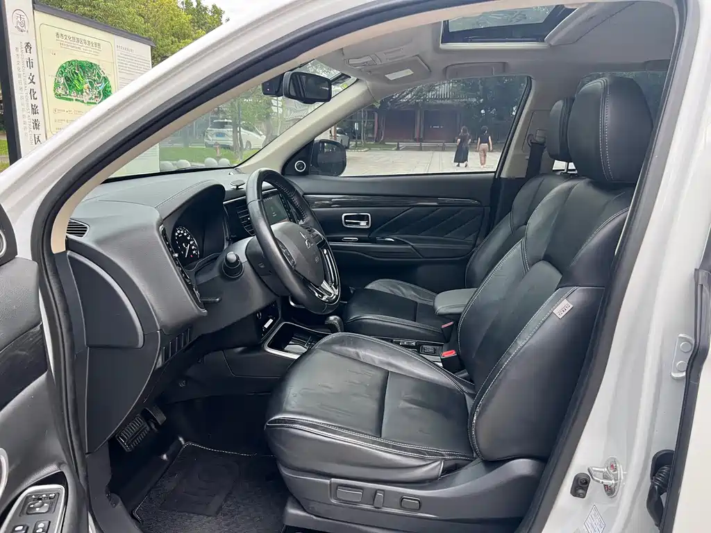 Mitsubishi Outlander — миниатюра 8