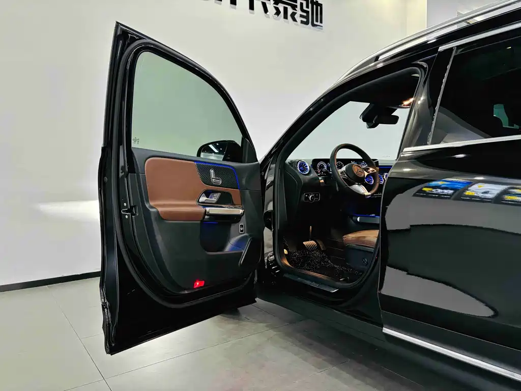 Mercedes-Benz GLB — миниатюра 11