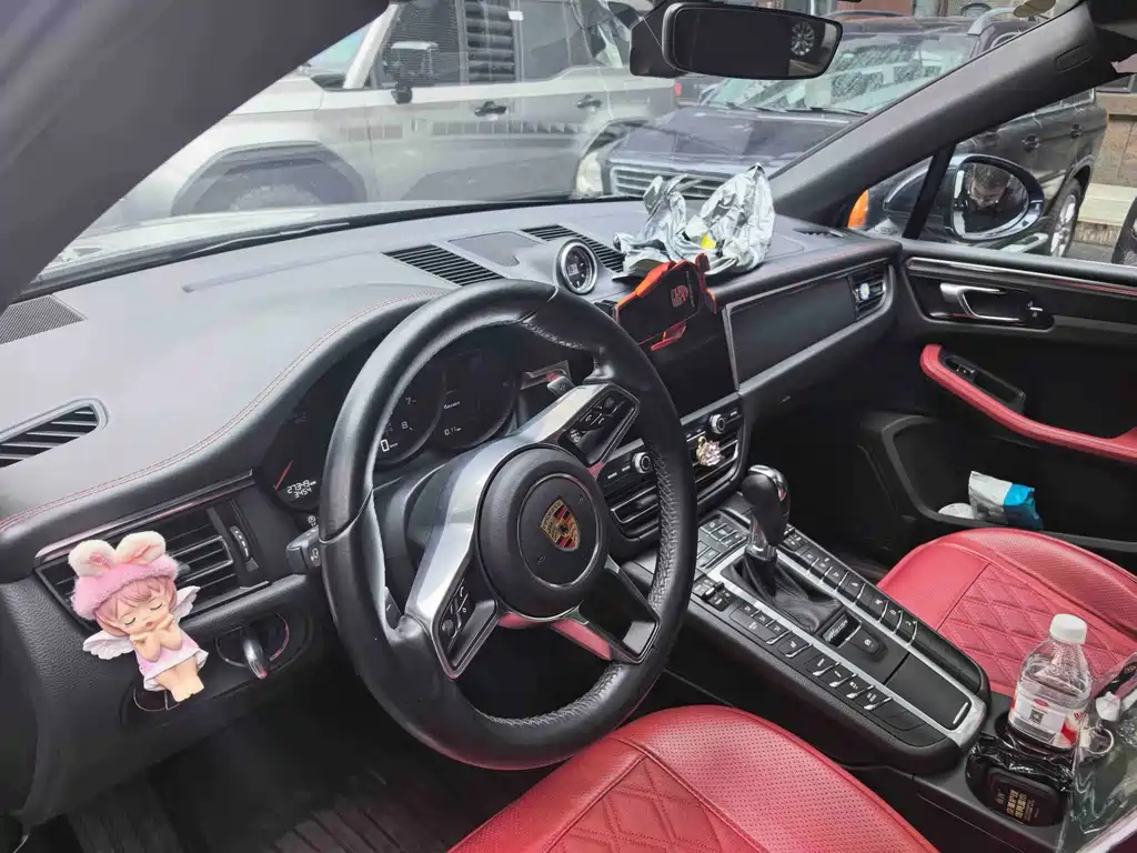 Porsche Macan — миниатюра 3