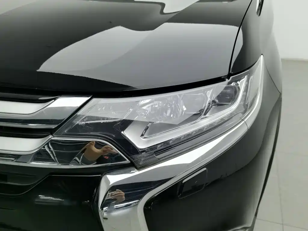 Mitsubishi Outlander (Import) — миниатюра 7