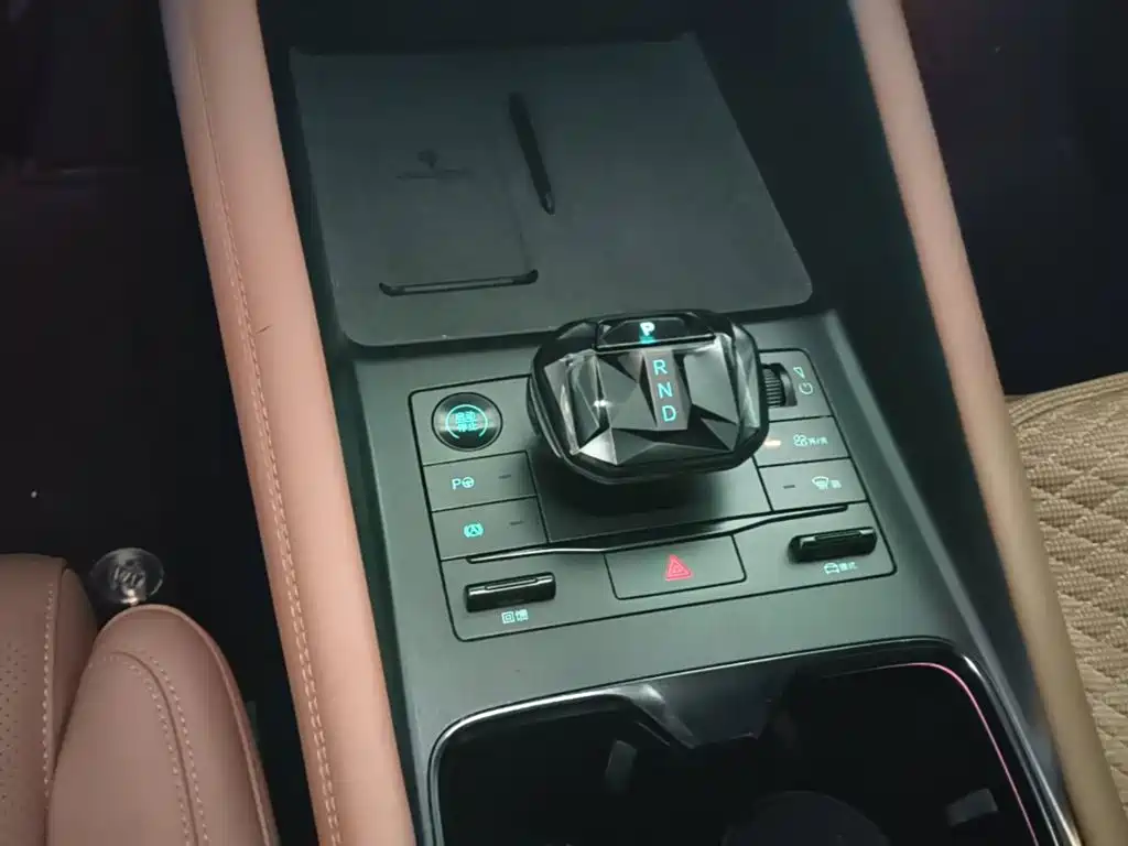 BYD L EV — миниатюра 14