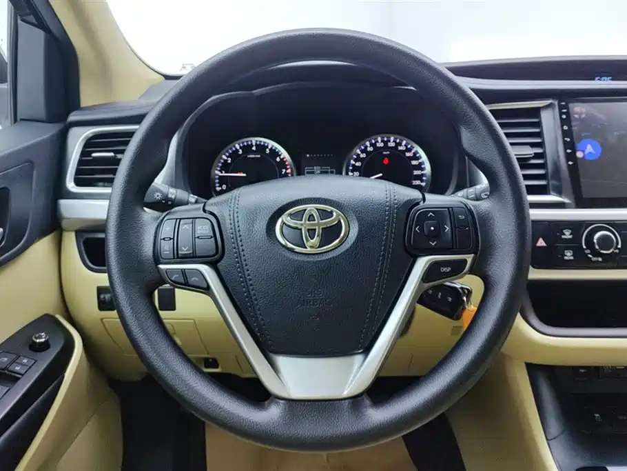 TOYOTA HIGHLANDER