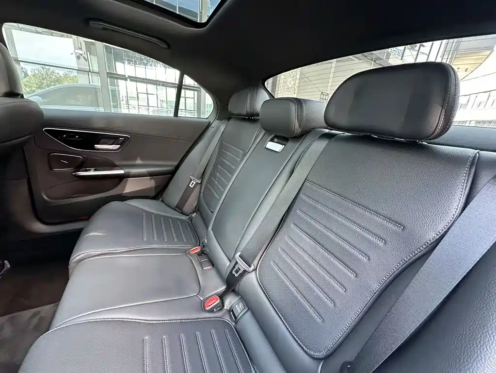 Mercedes-Benz C-Class — миниатюра 17