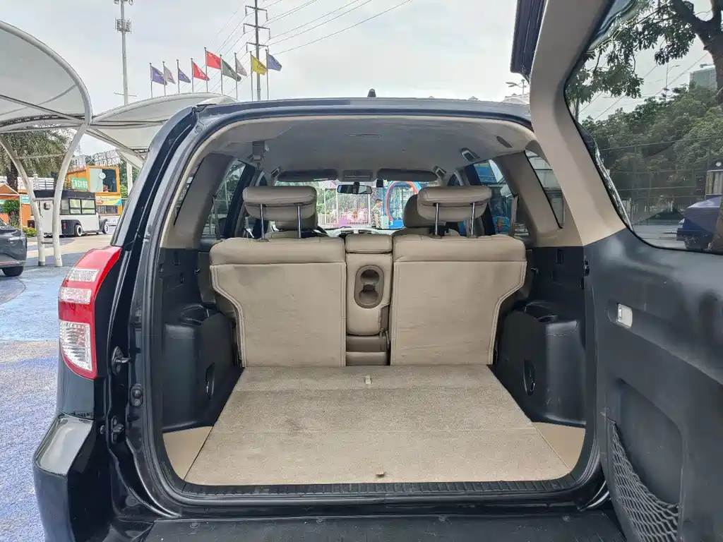 Toyota RAV4 — миниатюра 13