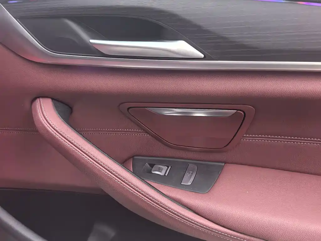 BMW 5 Series New Energy — миниатюра 16