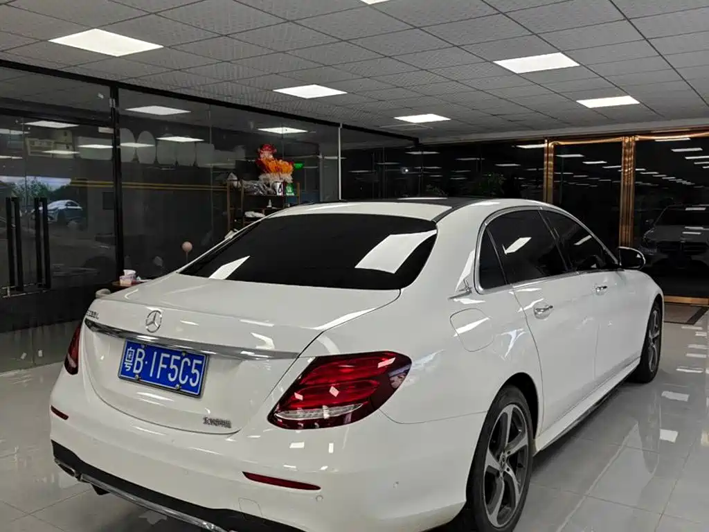 Mercedes-Benz E-Class — миниатюра 6