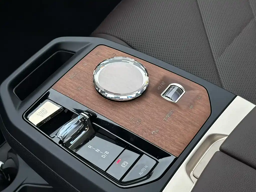 BMW iX — миниатюра 9