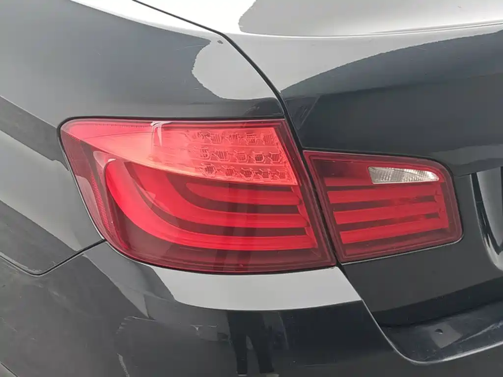 BMW 5 Series — миниатюра 14