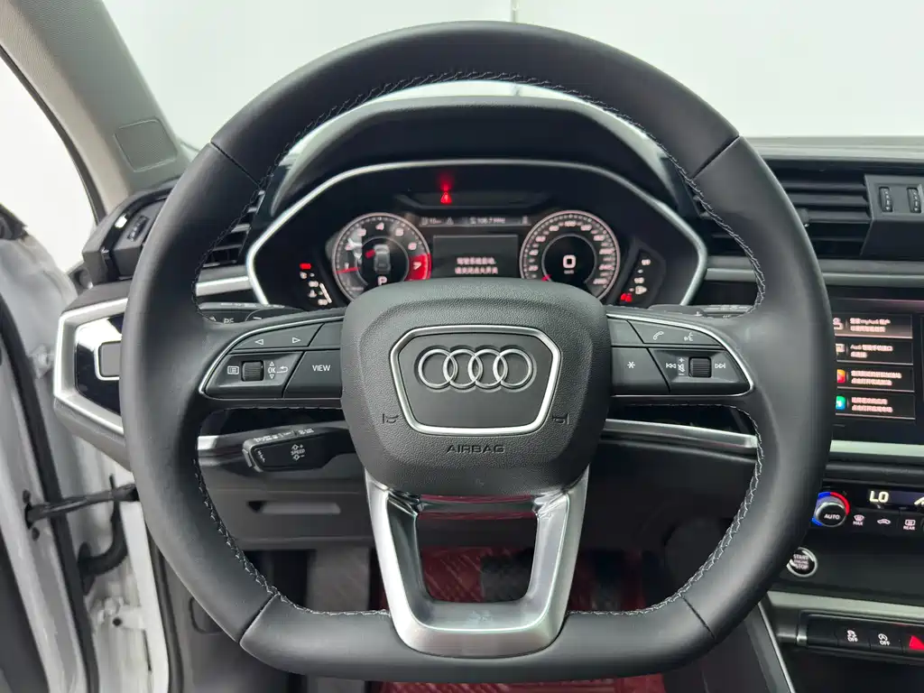 Audi Q3 — фотографии объявления, Фото 14