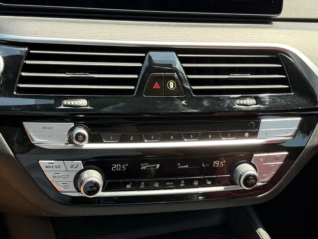 BMW 5 Series New Energy — миниатюра 13