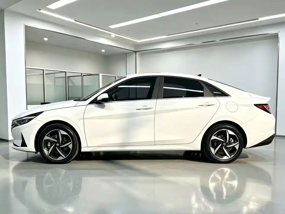Hyundai Elantra — миниатюра 2