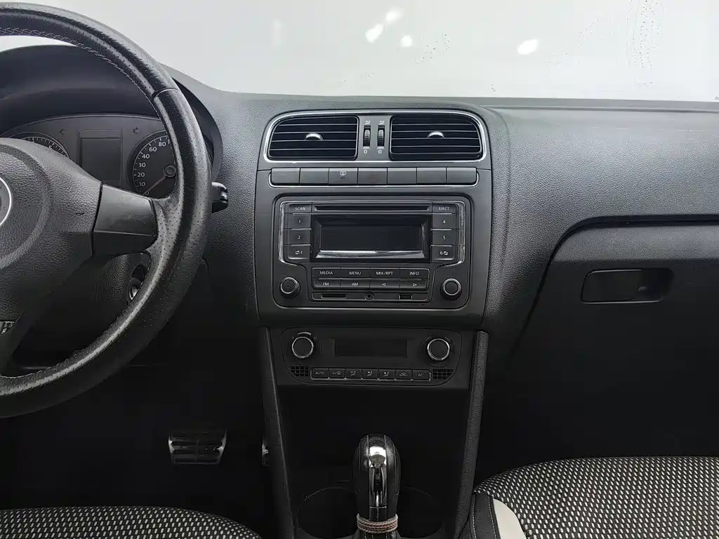 Volkswagen Polo — миниатюра 12