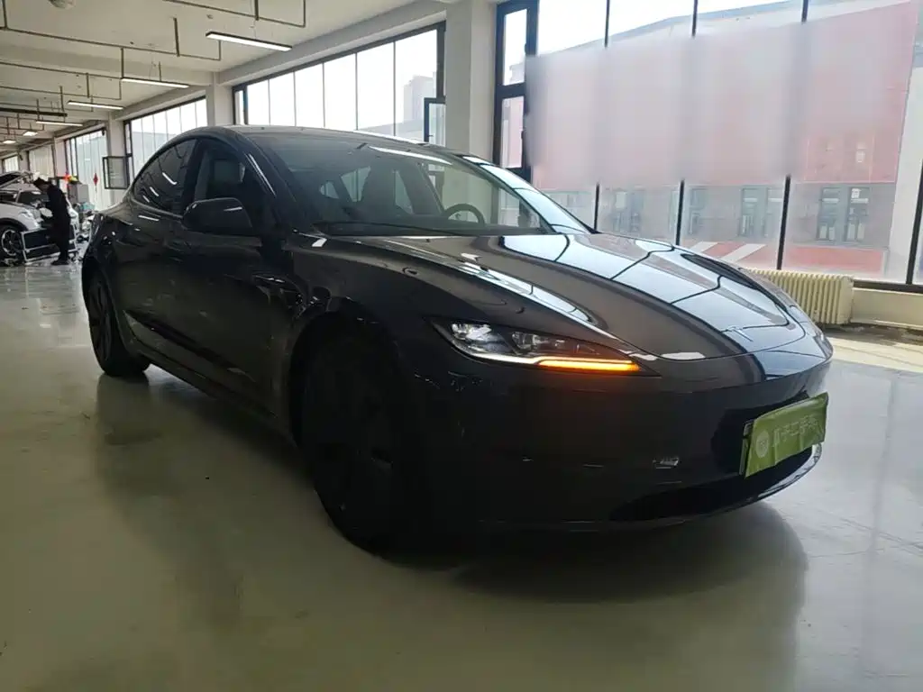 Tesla Model 3 — миниатюра 4