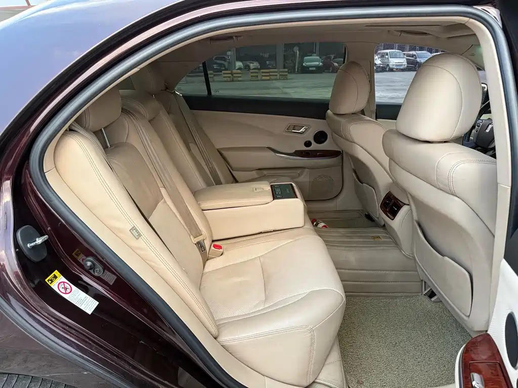 Toyota Crown — миниатюра 9