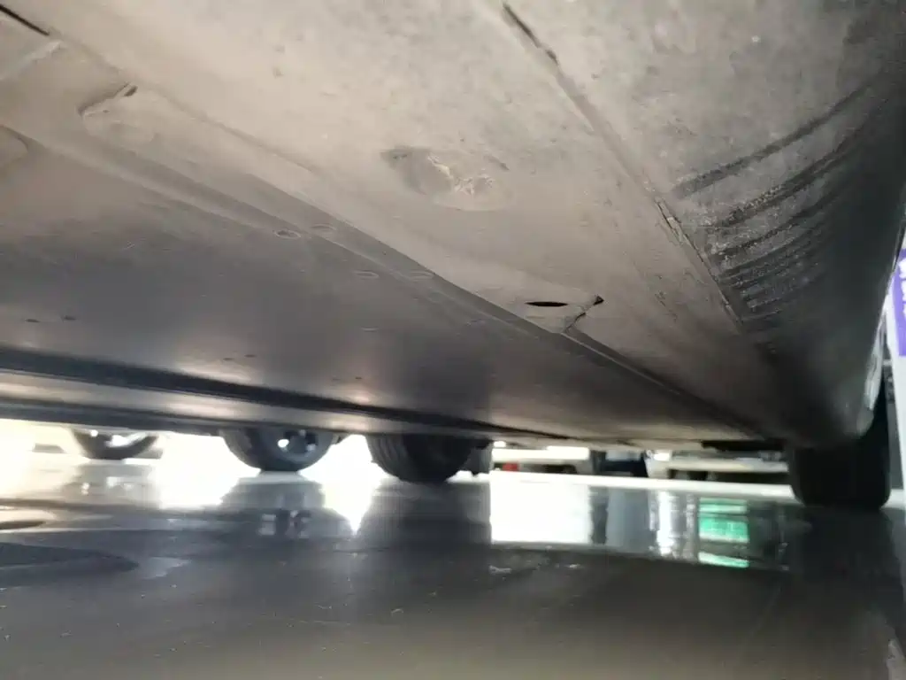 Tesla Model Y — миниатюра 21
