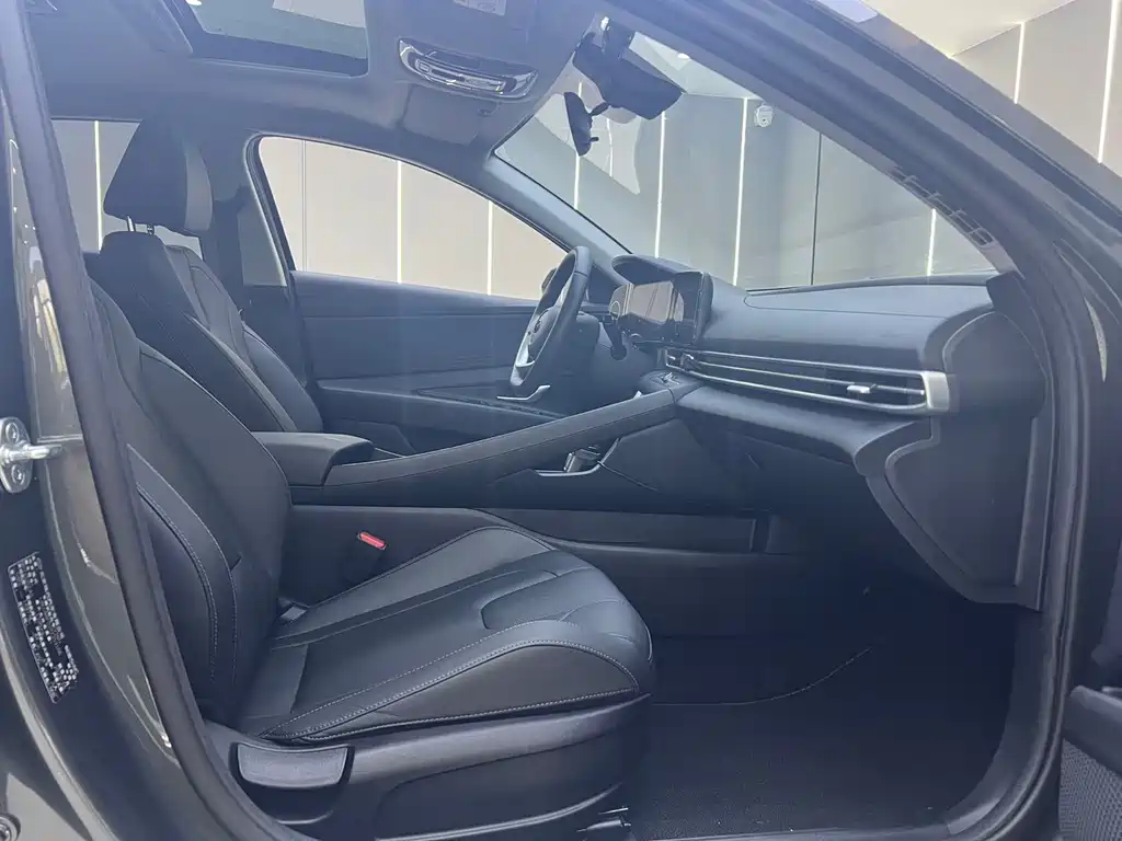 Hyundai Elantra — миниатюра 5