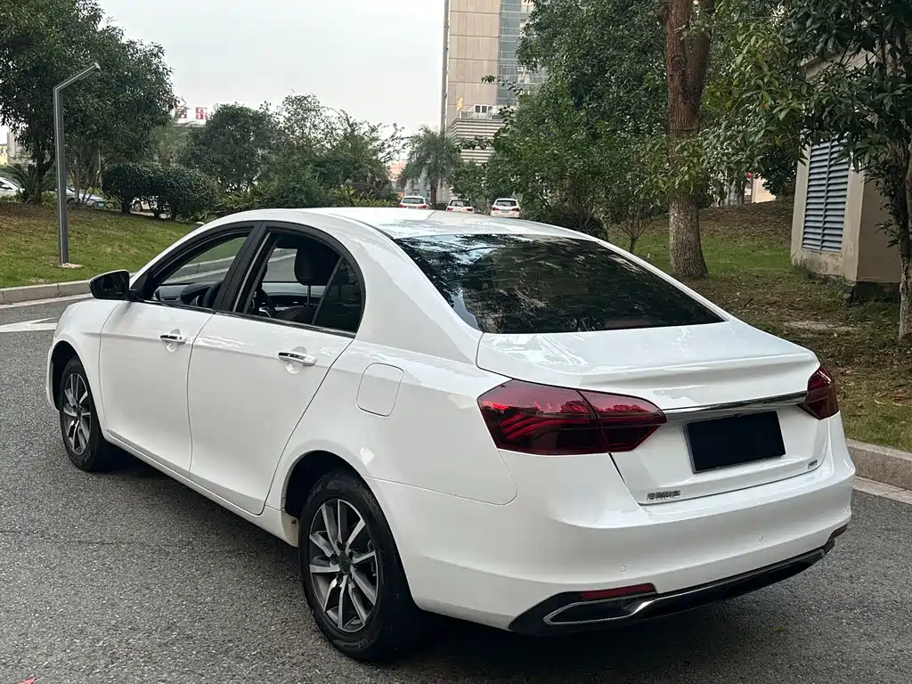 Geely Emgrand — миниатюра 6
