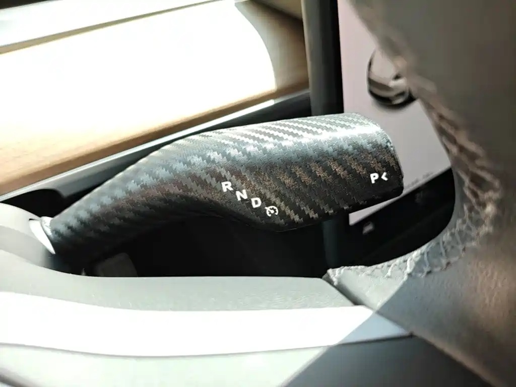 Tesla Model Y — миниатюра 14