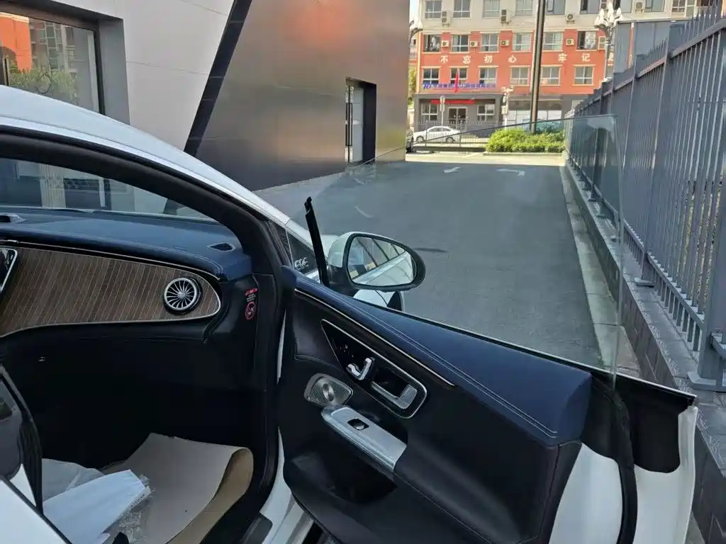 Mercedes-Benz EQE — миниатюра 13