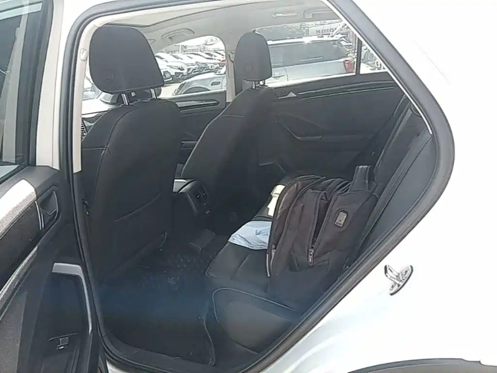 Volkswagen T-Roc — миниатюра 17