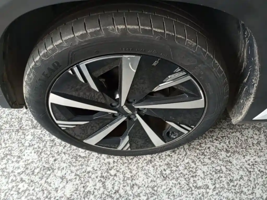 Geely Boyue L — миниатюра 23