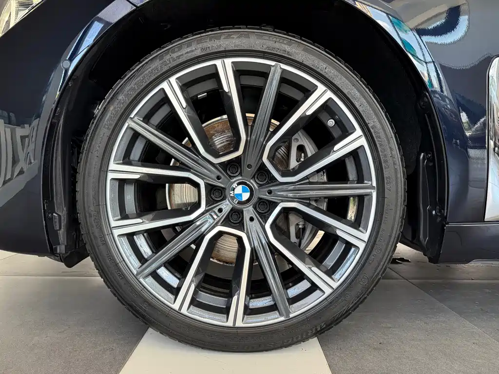 BMW 7 Series — миниатюра 18