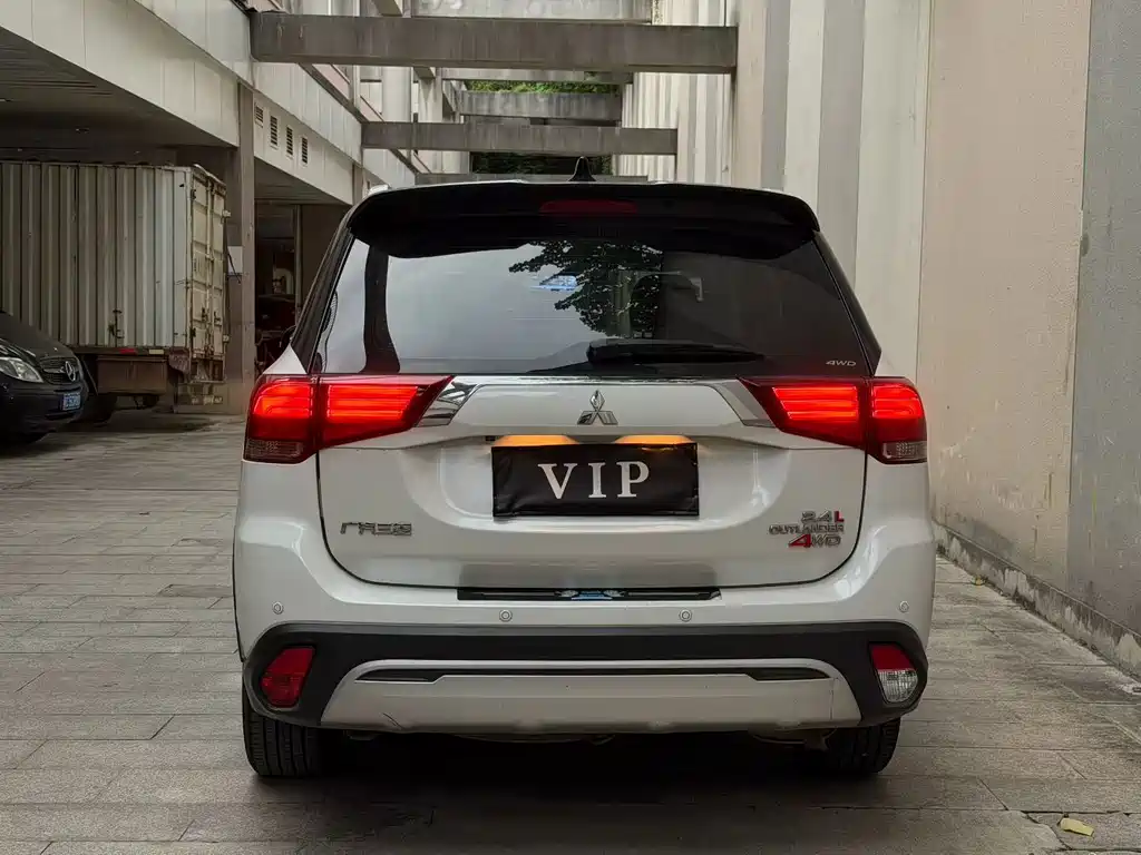 Mitsubishi Outlander — миниатюра 8