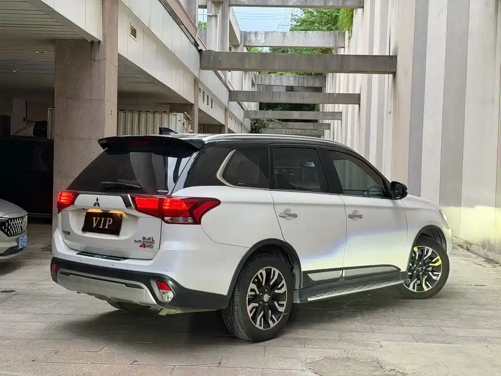 Mitsubishi Outlander — миниатюра 7