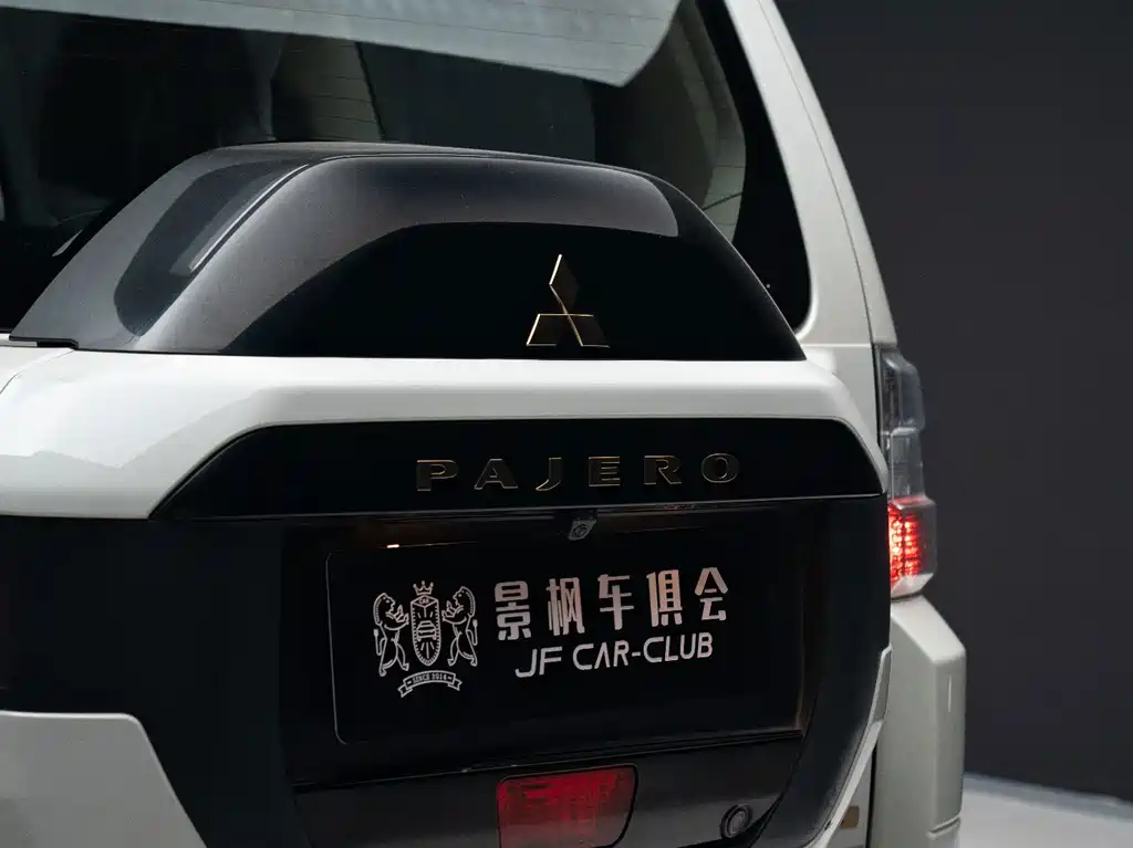 Mitsubishi Pajero (Import) — миниатюра 25